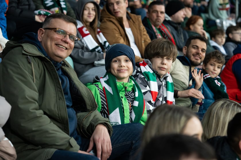 Kibice na meczu Śląska z Widzewem (2 marca 2024) na Tarczyński Arenie